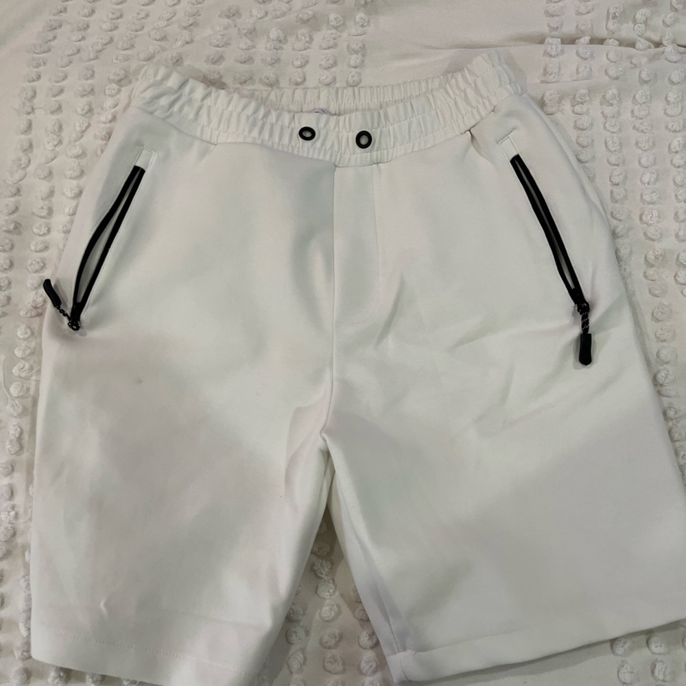 WHITE ZARA SHORTS SIZE MEDIUM